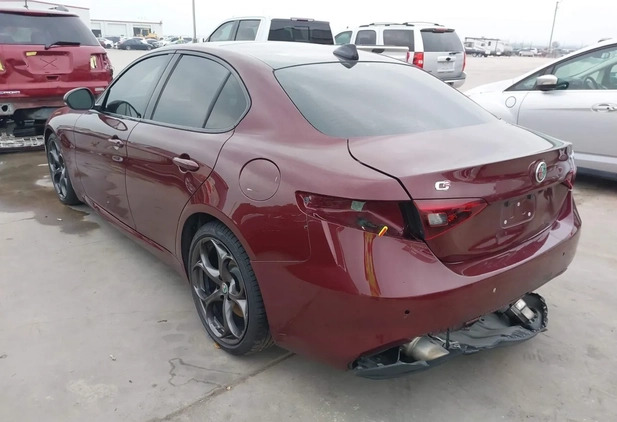 Alfa Romeo Giulia cena 72000 przebieg: 128311, rok produkcji 2018 z Wołczyn małe 46